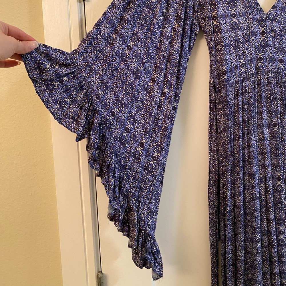 Bell Sleeve Patterned V Neck Maxi Dress - Picture 2 of 11